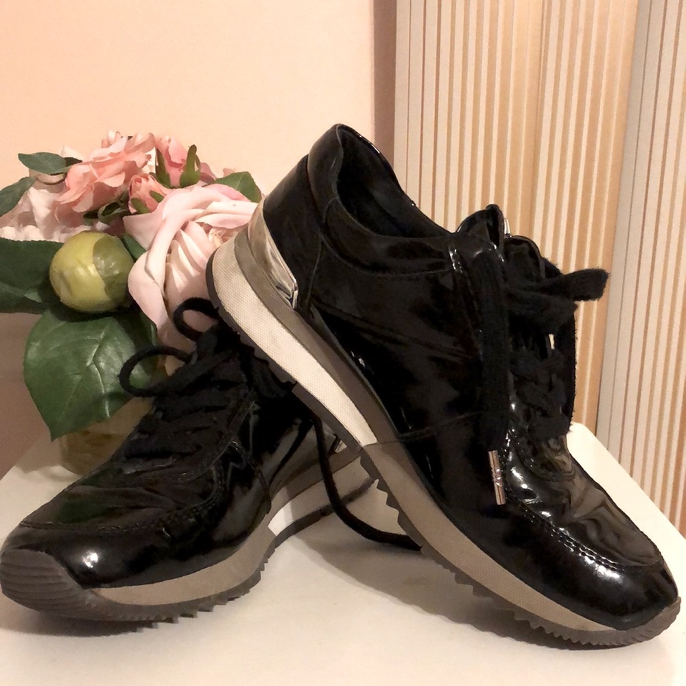 Michael Kors sneaker size US 6